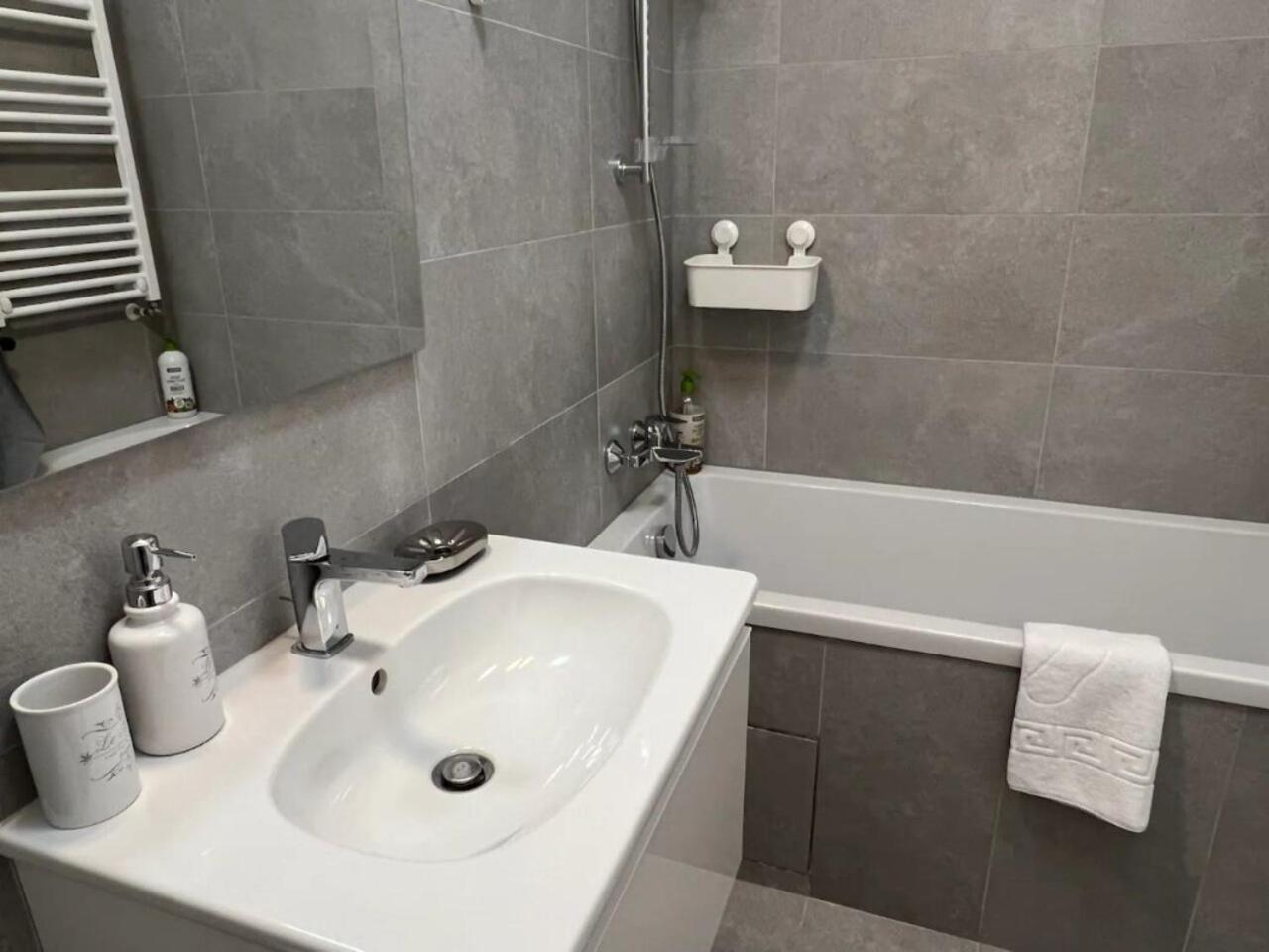 High-Rise Luxury Apartment With Free Parking Bucareste Exterior foto