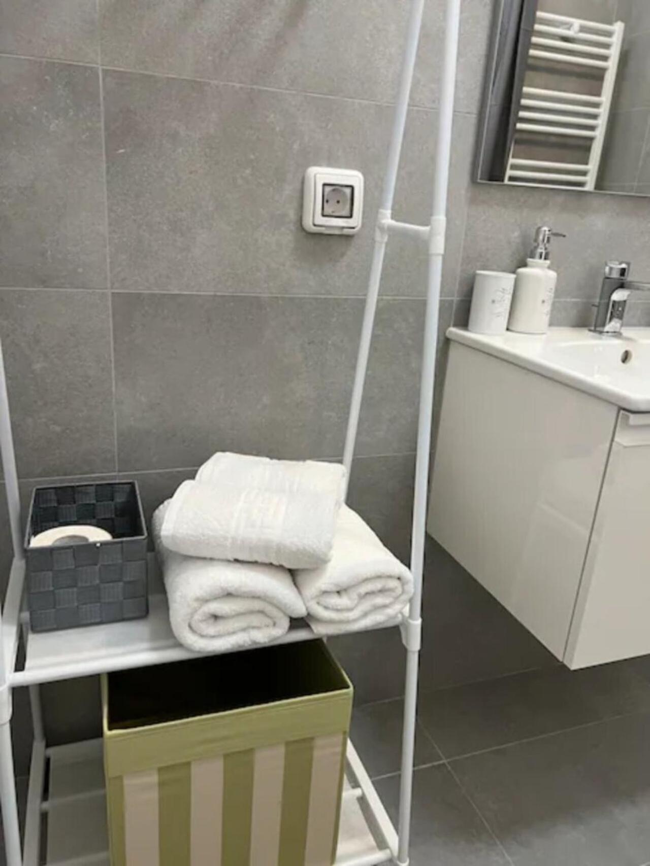 High-Rise Luxury Apartment With Free Parking Bucareste Exterior foto
